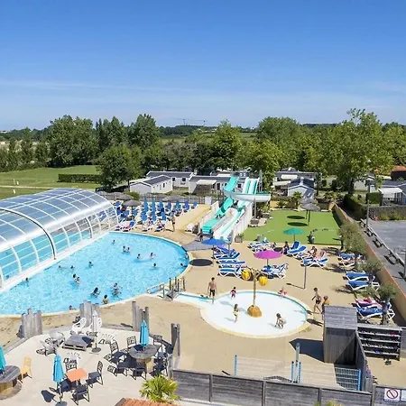 ZEcamping 4 étoiles avec club enfant piscine couverte 1km plage dog friendly Campeggio 4*