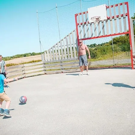 ZEcamping 4 étoiles avec club enfant piscine couverte 1km plage dog friendly Campeggio Givrand