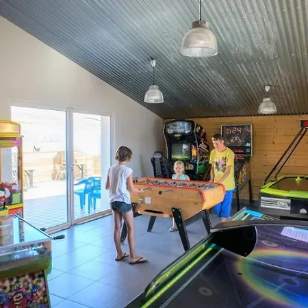 Zecamping 4 Etoiles Avec Club Enfant Piscine Couverte 1Km Plage Dog Friendly Campsite Givrand