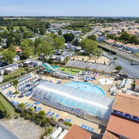 ZEcamping 4 étoiles avec club enfant piscine couverte 1km plage dog friendly Campeggio