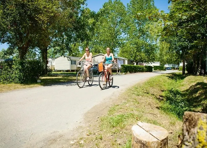 Camping 4 étoiles - Parc aquatique - eeiaei 4*